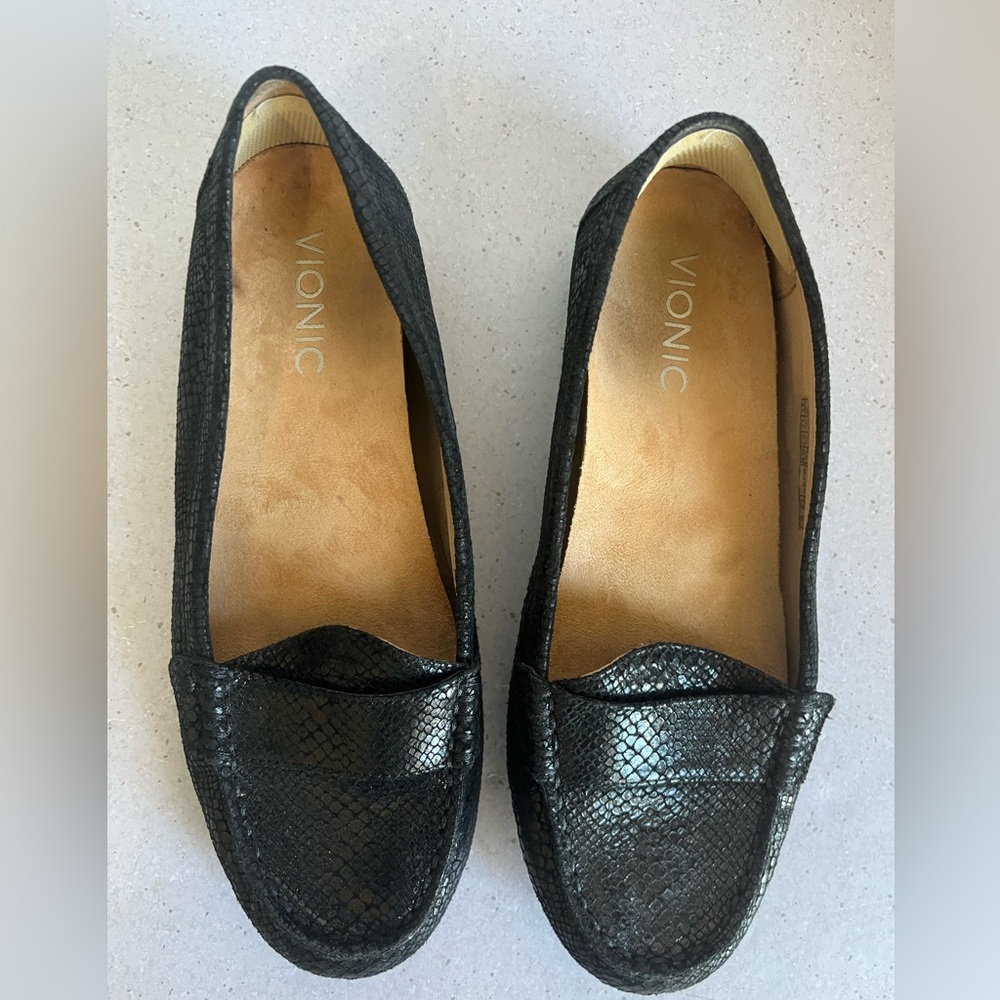 Vionic Larrun Loafers Women’s‎ 6.5 Black Snakeskin Print Leather Slip On Shoes